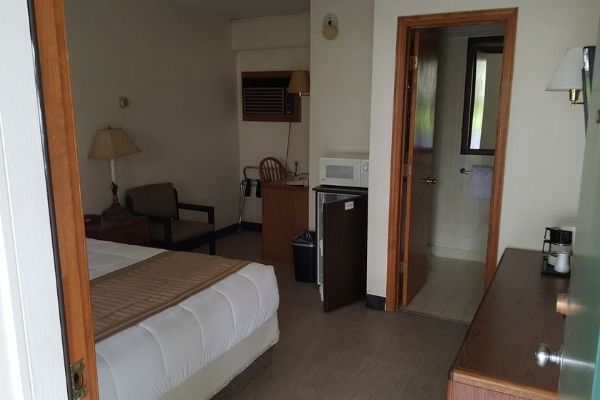 Budget Host Inn (Detroit Lakes)